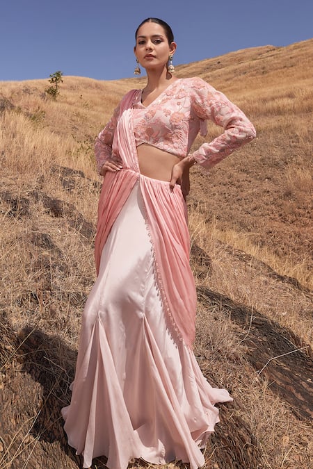 ISLIE BY PRIYA JAIN Peach Organza Embellished Crystal V Neck Border Pre-draped Saree With Blouse 