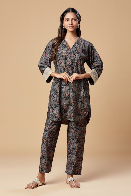 Spring Break_Black Silk Embroidery Collared Paisley Print Kurta And Pant Set _at_Aza_Fashions