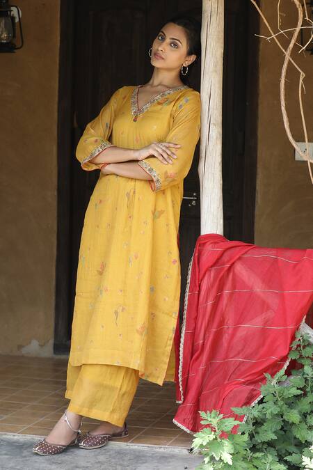 Buy_Label Kinjal Modi_Yellow Chanderi, Tissue Embroidery V-neck Floral Print Straight Kurta Pant Set _Online_at_Aza_Fashions