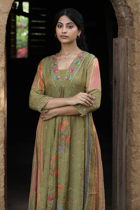 Buy_Label Kinjal Modi_Green Tissue, Silk Embroidery V-neck Floral Print Kalidar Kurta Pant Set _Online_at_Aza_Fashions
