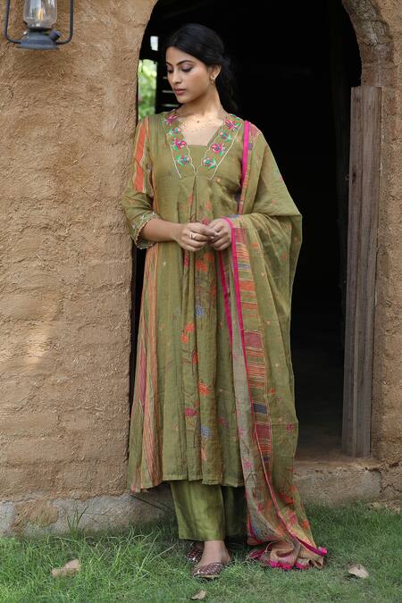 Shop_Label Kinjal Modi_Green Tissue, Silk Embroidery V-neck Floral Print Kalidar Kurta Pant Set _Online_at_Aza_Fashions