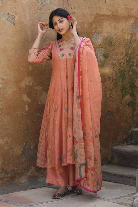 Label Kinjal Modi_Peach Tissue, Silk Embroidery V-neck Flower Print Kalidar Kurta Pant Set _Online_at_Aza_Fashions