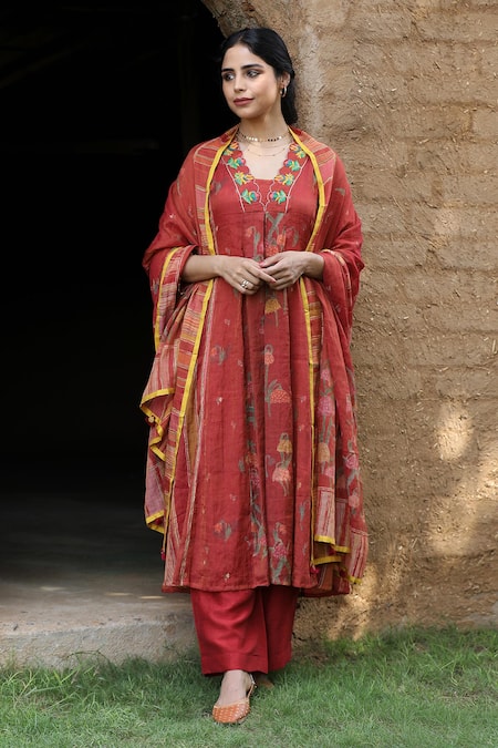 Label Kinjal Modi_Red Tissue, Silk Embroidery V-neck Flower Bloom Print Kalidar Kurta Pant Set _Online_at_Aza_Fashions