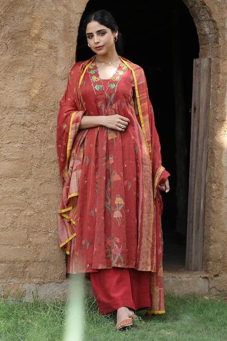 Buy_Label Kinjal Modi_Red Tissue, Silk Embroidery V-neck Flower Bloom Print Kalidar Kurta Pant Set _Online_at_Aza_Fashions