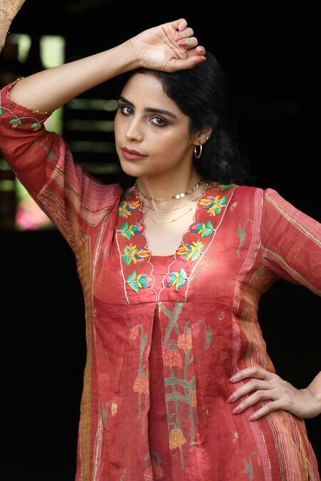 Buy_Label Kinjal Modi_Red Tissue, Silk Embroidery V-neck Flower Bloom Print Kalidar Kurta Pant Set 