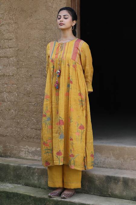 Label Kinjal Modi_Yellow Chanderi Round Neck Floral Bloom Print Gathered Tunic With Pant _Online_at_Aza_Fashions