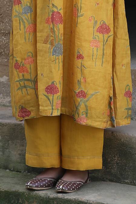 Buy_Label Kinjal Modi_Yellow Chanderi Round Neck Floral Bloom Print Gathered Tunic With Pant _Online_at_Aza_Fashions
