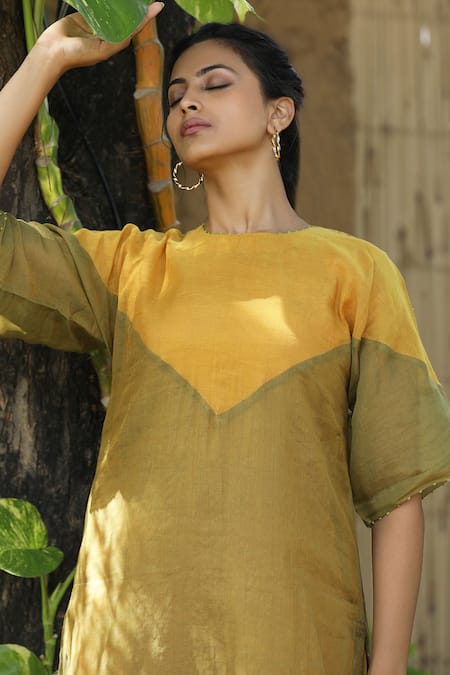 Label Kinjal Modi_Yellow Chanderi Round Neck Dual Tone Tunic With Pant _at_Aza_Fashions