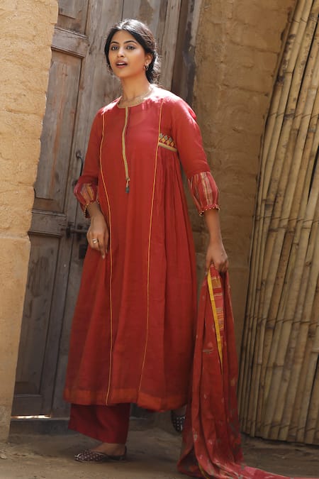 Label Kinjal Modi Straight Placement Embroidered Kurta Pant Set 