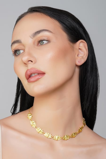 Zariin Tranquil Moods Lotus Carved Choker 