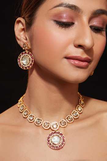 Vivinia By Vidhi Mehra_Gold Plated Stones Kundan Onyx Embellished Choker Set _Online_at_Aza_Fashions
