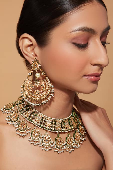 Shop_Vivinia By Vidhi Mehra_Gold Plated Metallic Thread, Beads, Pearls Floral Half-moon Kundan Choker Set _Online_at_Aza_Fashions