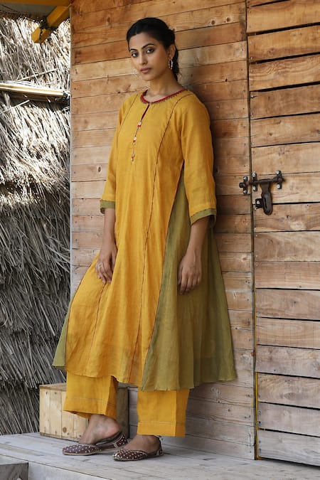 Buy_Label Kinjal Modi_Yellow Chanderi Beads Round Neck Dual Tone Tunic With Pant 