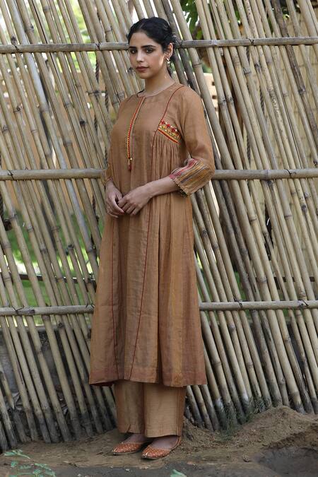 Buy_Label Kinjal Modi_Gold Chanderi, Tissue Mirrors, Tassels, Embroidery Placement Kurta Pant Set _Online_at_Aza_Fashions