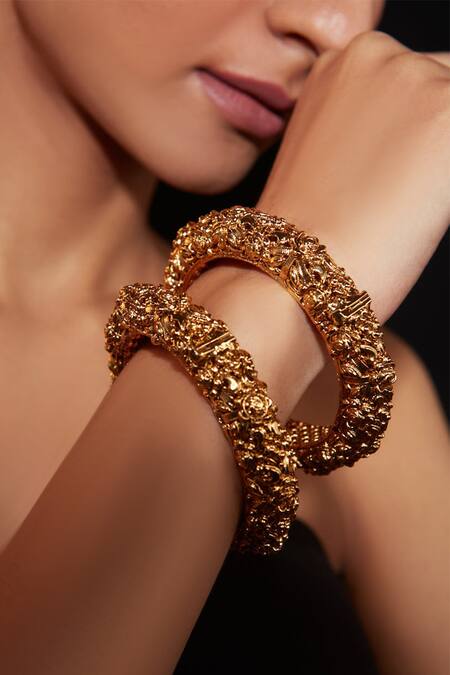 Vivinia By Vidhi Mehra_Gold Plated Flower Carved Temple Bangle - Set Of 2 _Online_at_Aza_Fashions