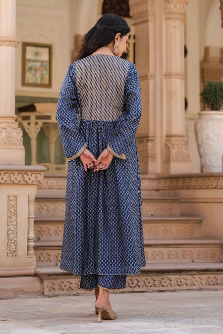Shop_Label Niti Bothra_Blue Silk Embroidery Split V-neck Floret Butti Print Kurta With Pant _at_Aza_Fashions