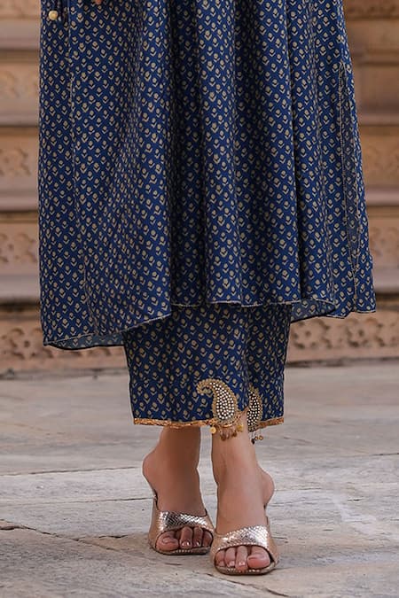 Label Niti Bothra Blue Silk Embroidery Split V-neck Floret Butti Print Kurta With Pant Online at Aza Fashions Label Niti Bothra_Blue Silk Embroidery Split V-neck Floret Butti Print Kurta With Pant _Online_at_Aza_Fashions