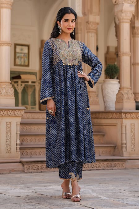 Buy_Label Niti Bothra_Blue Silk Embroidery Split V-neck Floret Butti Print Kurta With Pant _Online_at_Aza_Fashions