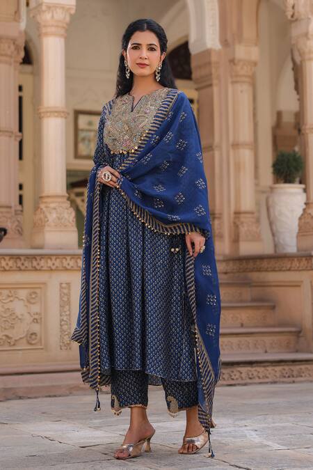 Label Niti Bothra_Blue Silk Embroidery Split V-neck Floret Butti Print Kurta With Pant _at_Aza_Fashions