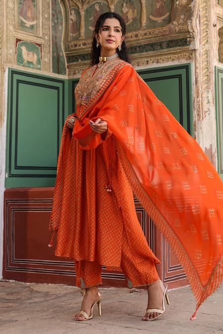 Buy_Label Niti Bothra_Orange Silk Embroidery Asymmetric Gathered Floret Butti Print Kurta With Pant 