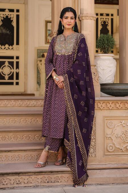 Buy_Label Niti Bothra_Purple Silk Zari, Embroidery Split Gathered Flower Butti Print Kurta Pant Set 