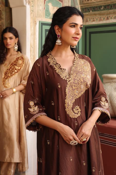 Buy_Label Niti Bothra_Brown Silk Embroidery V-neck Paisley Kaftan And Pant Set 