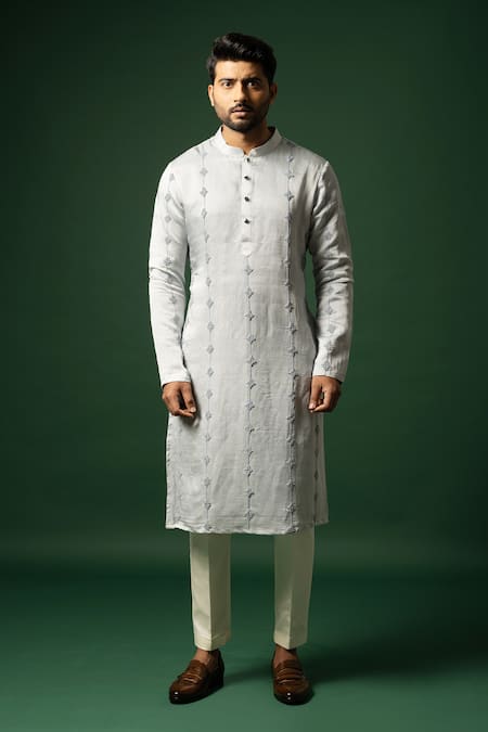 YOSEBA Geometric Pattern Embroidered Kurta With Pyjama 