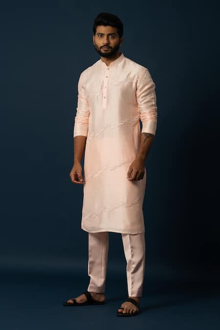 YOSEBA Wave Embroidered Kurta With Pyjama 