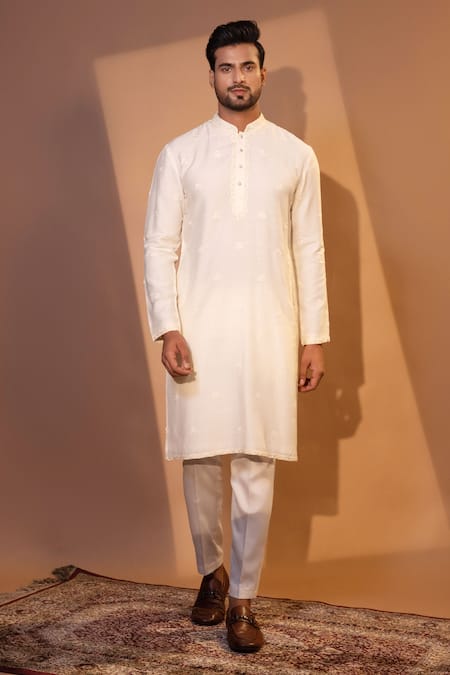 YOSEBA Grace Embroidered Kurta & Pant Set 