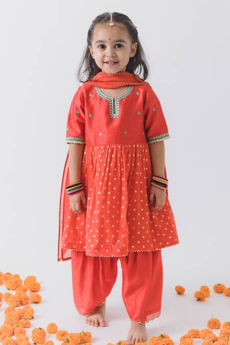 BOTEH_Peach Chanderi Silk Embroidery Floral Kurta Set _Online_at_Aza_Fashions