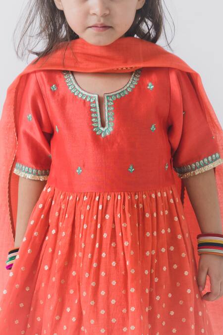 Buy_BOTEH_Peach Chanderi Silk Embroidery Floral Kurta Set _Online_at_Aza_Fashions