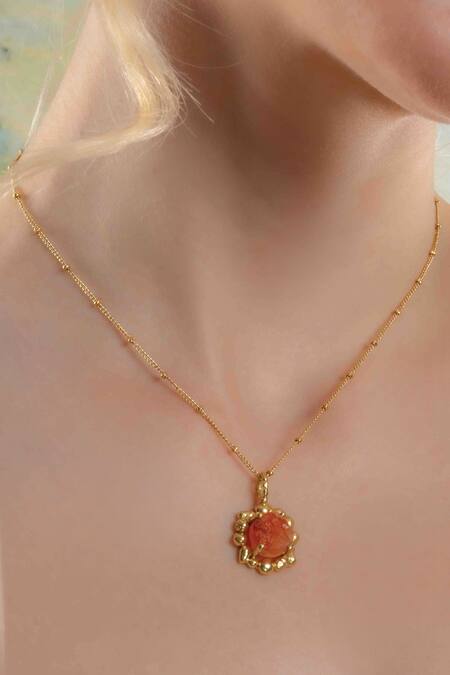Arvino_Gold Plated Carnelian Stone Studded Mineral Claw Pendant Necklace _Online_at_Aza_Fashions