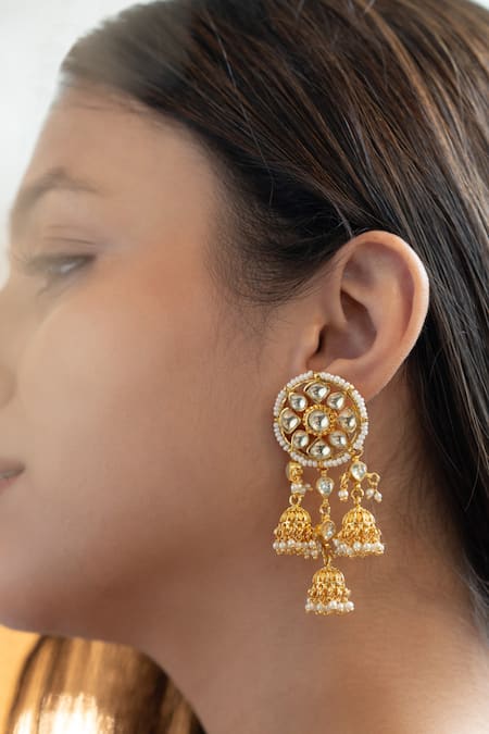 Do Taara Kundan & Pearl Embellished Jhumka Earrings 