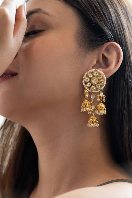Do Taara Gold Plated Kundan And Pearl Embellished Jhumka Earrings Online at Aza Fashions Do Taara_Gold Plated Kundan And Pearl Embellished Jhumka Earrings _Online_at_Aza_Fashions