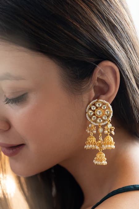 Buy Do Taara Gold Plated Kundan And Pearl Embellished Jhumka Earrings Online at Aza Fashions Buy_Do Taara_Gold Plated Kundan And Pearl Embellished Jhumka Earrings _Online_at_Aza_Fashions