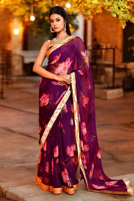 Bannhi By Priyanka Rathore_Purple Chiffon Gota Patti Sweetheart Neck Lotus Print Saree With Blouse _Online_at_Aza_Fashions