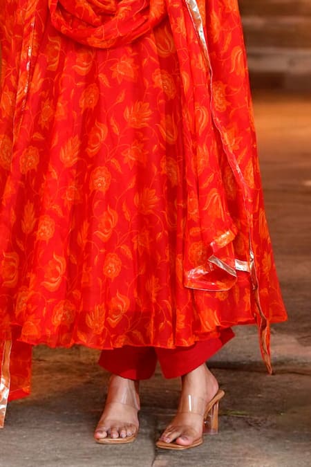 Bannhi By Priyanka Rathore_Red Chiffon Gota Patti, Embroidery Floral Vine Print Anarkali Pant Set _Online_at_Aza_Fashions