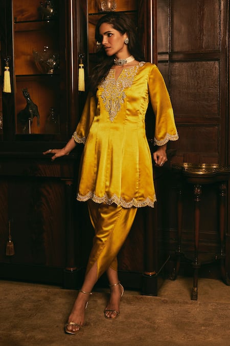 Studio22 by Pulkita Arora Bajaj Yellow Crepe Embroidered Thread Notched Floral Short Anarkali With Dhoti Pant 