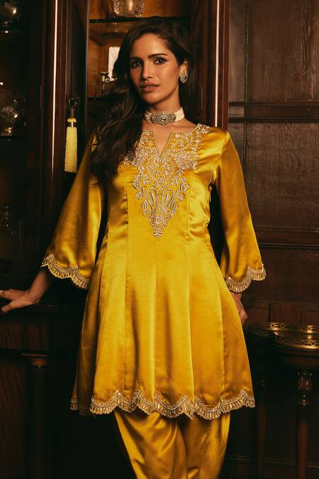 Studio22 By Pulkita Arora Bajaj_Yellow Crepe Embroidery Split V-neck Floral Short Anarkali With Dhoti Pant _Online_at_Aza_Fashions