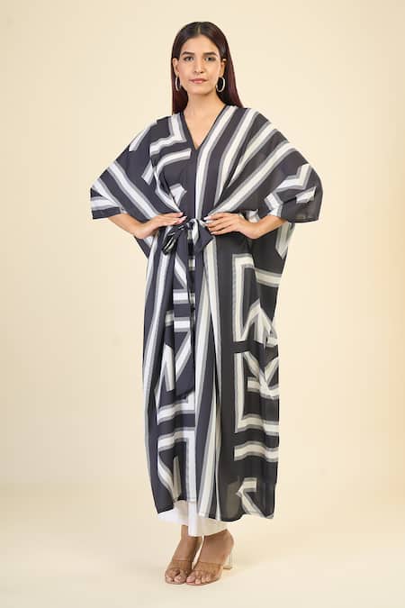 Buy_Naintara Bajaj_Black V-neck Geometric Stripe Print Tie Up Kaftan 