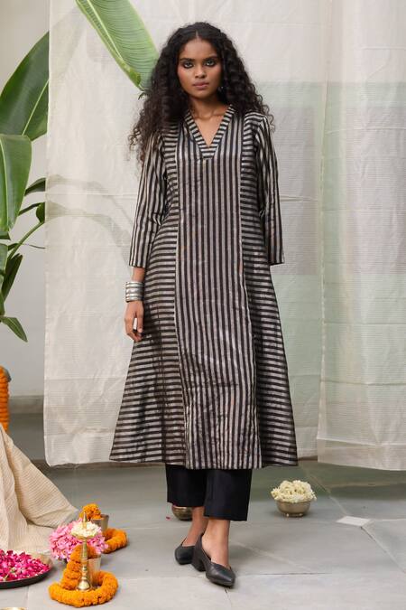 Shop_Raas Life_Black Handwoven Chanderi Solid Kalakriti Straight Trouser _at_Aza_Fashions