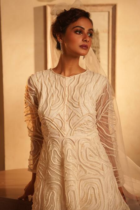 Buy_Midushi Bajoria_Off White Net, Linen Pearls, Chains Round Embellished Peplum Kurta With Gharara 