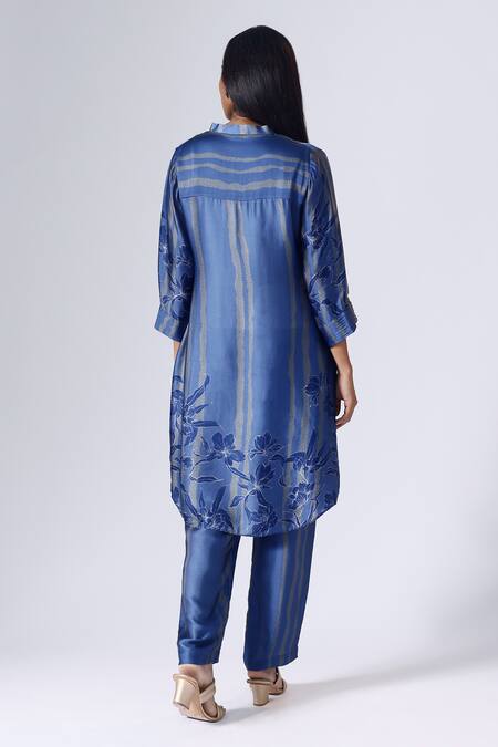 Shop Klad Blue Satin Mandarin Collar Striped Iris Print Kurta With Pant at Aza Fashions Shop_Klad_Blue Satin Mandarin Collar Striped Iris Print Kurta With Pant_at_Aza_Fashions