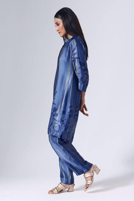 Klad Blue Satin Mandarin Collar Striped Iris Print Kurta With Pant Online at Aza Fashions Klad_Blue Satin Mandarin Collar Striped Iris Print Kurta With Pant_Online_at_Aza_Fashions