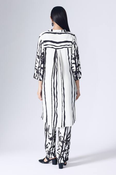 Shop Klad Black Crepe Mandarin Collar Striped Musk Print Kurta With Pant at Aza Fashions Shop_Klad_Black Crepe Mandarin Collar Striped Musk Print Kurta With Pant_at_Aza_Fashions