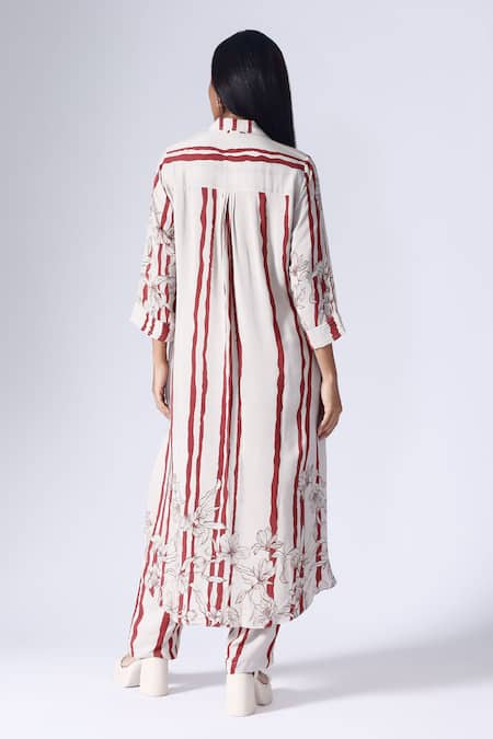 Shop Klad Maroon Crepe Collared Striped Fleur Print Kurta With Pant at Aza Fashions Shop_Klad_Maroon Crepe Collared Striped Fleur Print Kurta With Pant_at_Aza_Fashions