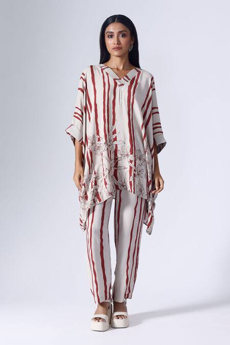 Klad Maroon Crepe Print Striped Fleur V Neck Kaftan With Pant Online at Aza Fashions Klad_Maroon Crepe Print Striped Fleur V Neck Kaftan With Pant_Online_at_Aza_Fashions