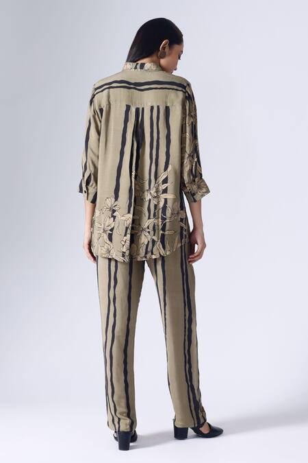 Shop Klad Green Crepe Print Striped Flora Collar Neck Shirt With Pant at Aza Fashions Shop_Klad_Green Crepe Print Striped Flora Collar Neck Shirt With Pant_at_Aza_Fashions