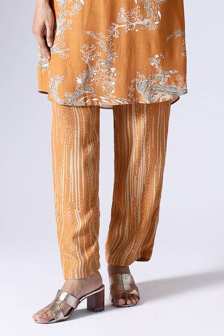 Klad_Orange Crepe Mandarin Collar Printed Kurta And Pant Set_Online_at_Aza_Fashions