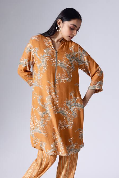 Shop_Klad_Orange Crepe Mandarin Collar Printed Kurta And Pant Set_Online_at_Aza_Fashions